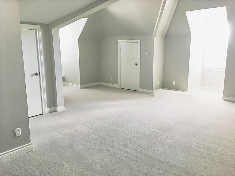 4028 Gramercy St — Photo 37