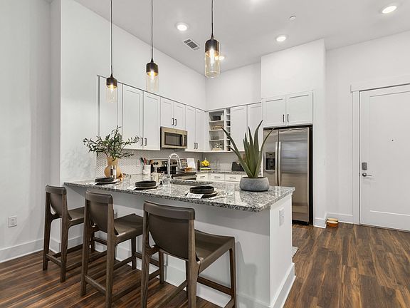 3rd image of 4220 Colony Plaza Dr #544