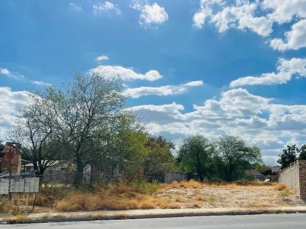 99 Prada Machin Dr, Laredo, TX 78046