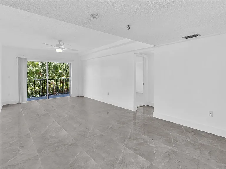 250 181st Dr #107 — Photo 7