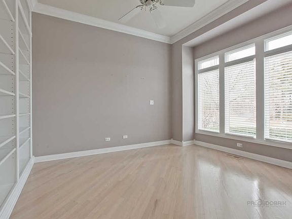 5th image of 3202 Pine Woods Ln