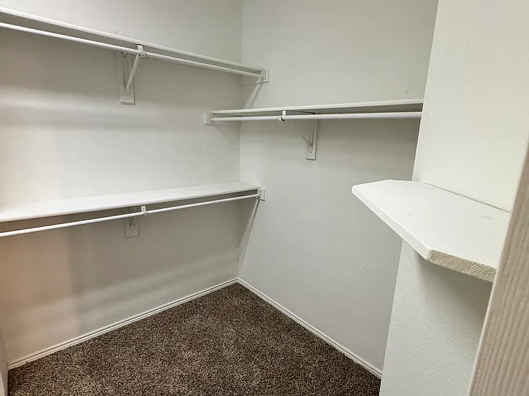 304 Patricia Ln — Photo 15
