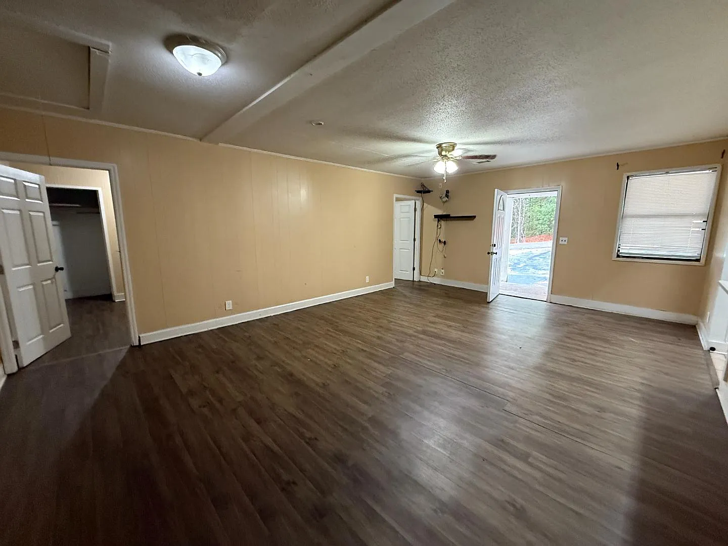 15712 White Oaks Ln — Photo 2