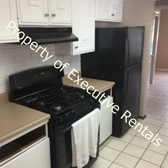 1733 Aspen Ave — Photo 4