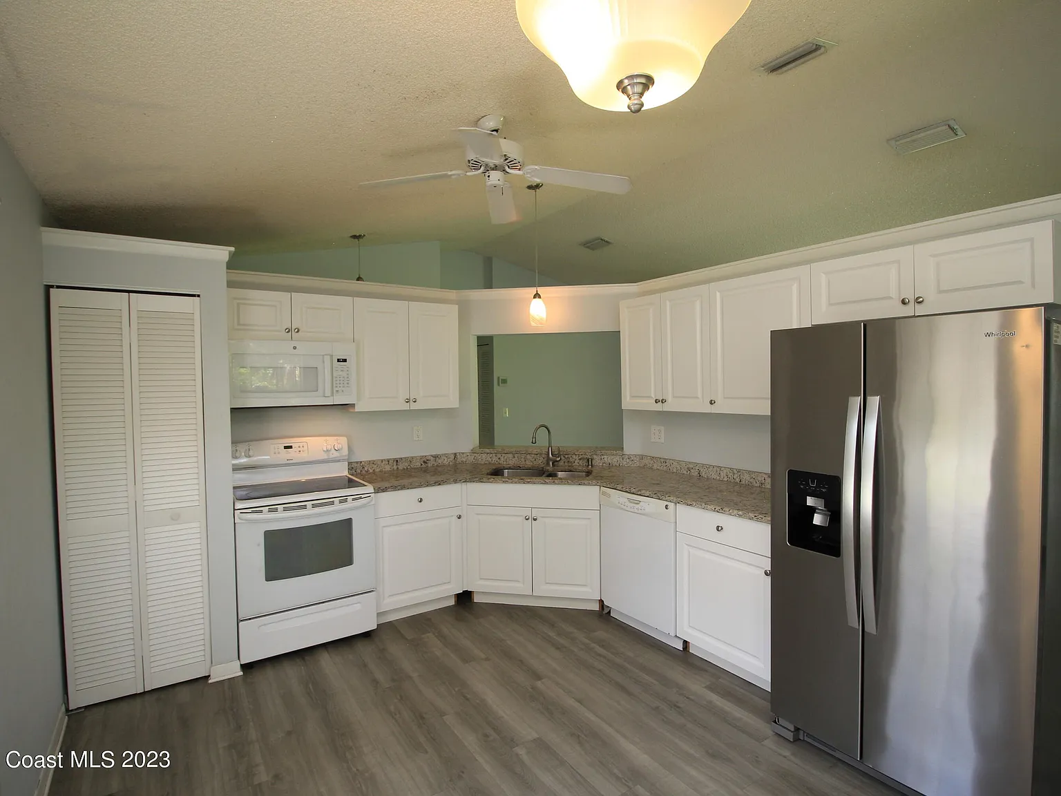 2 bed, 1.0 bath, 1008 sqft, $1,650 — Photo 3