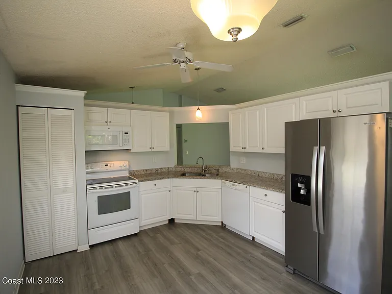 220 Tipton Rd SW — Photo 3