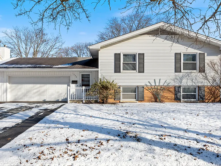 1028 Douglas Ave — Photo 1