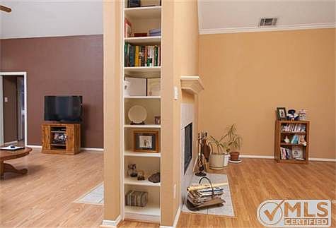 5th image of 561 Shiloh Dr
