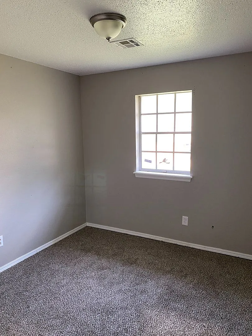 Charming, Updated 4-Bedroom Home Available! — Photo 3