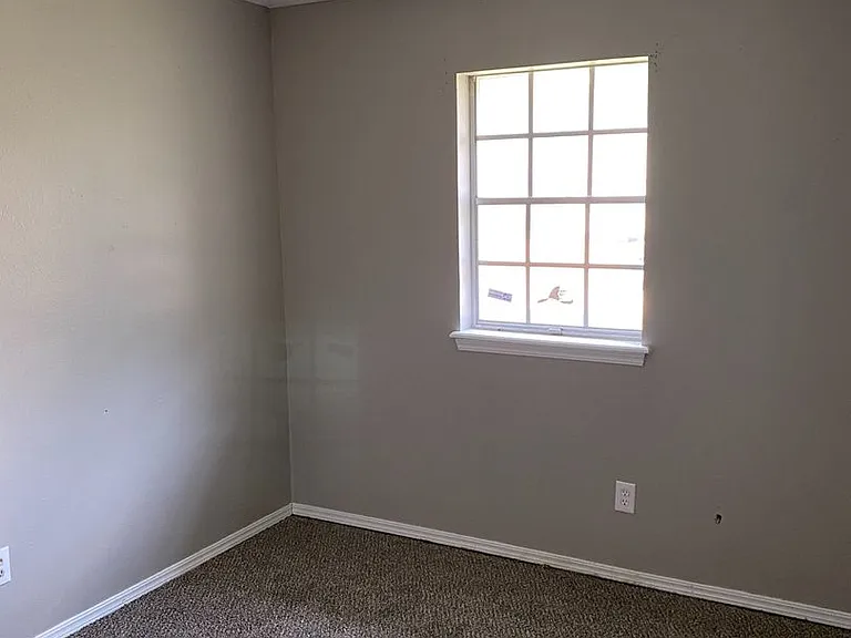 637 Royal Ave — Photo 8
