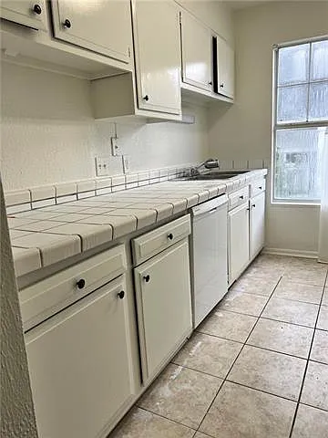 2 bed, 1.5 bath, 1000 sqft, $1,400 — Photo 4