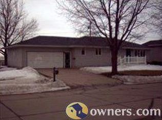 306 Koopmann Ct SW, Farley, IA 52046