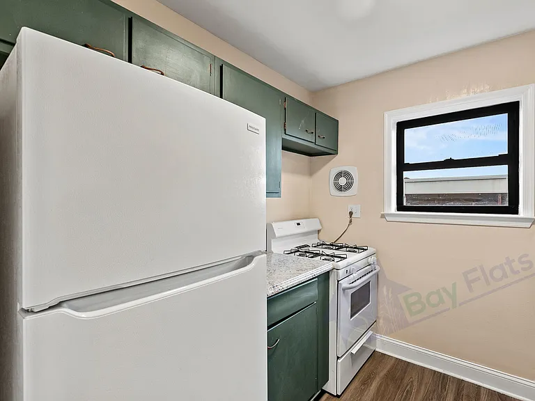 22645 Washington St #6 — Photo 12