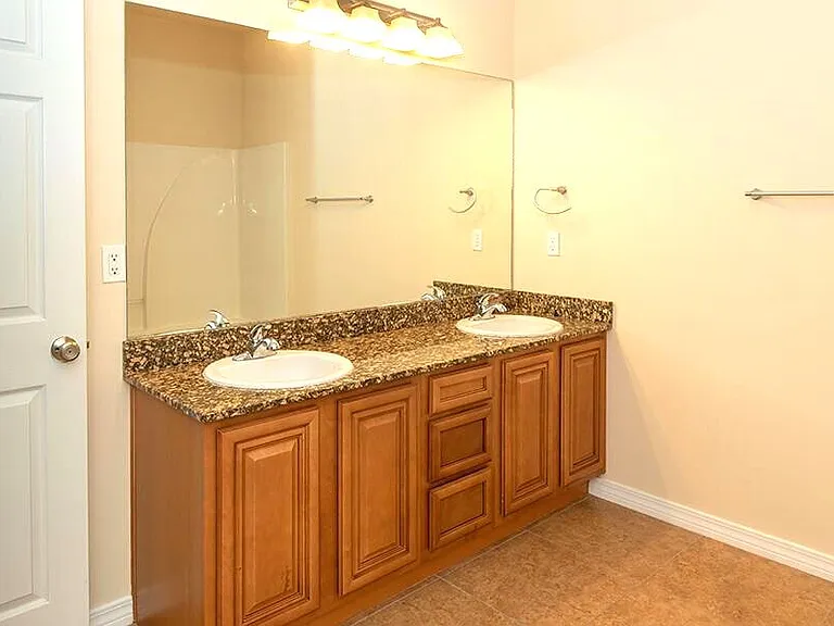 1469 Bentley Cir — Photo 12