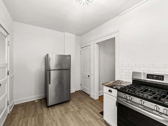 4th image of 1640 Lincoln Ave
