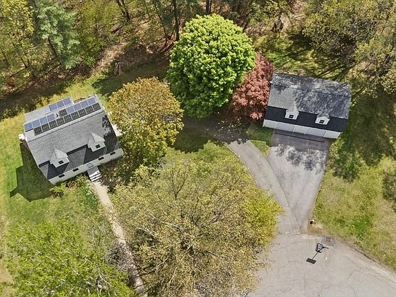 2nd image of 8 Matthew Ln