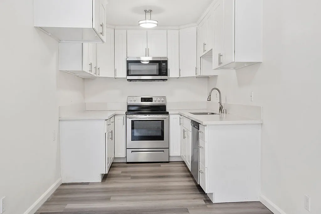 3 bed, 1500 sqft, $2,995 — Photo 2