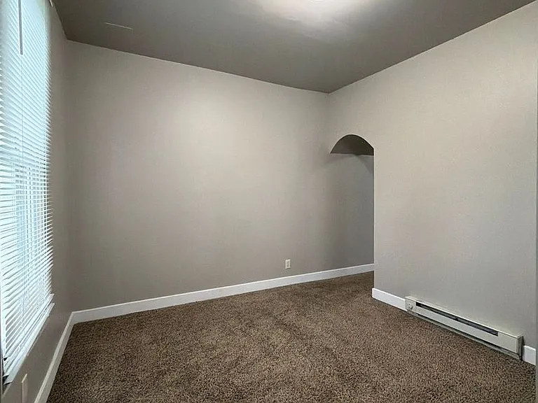 301 S 10th St — Photo 11