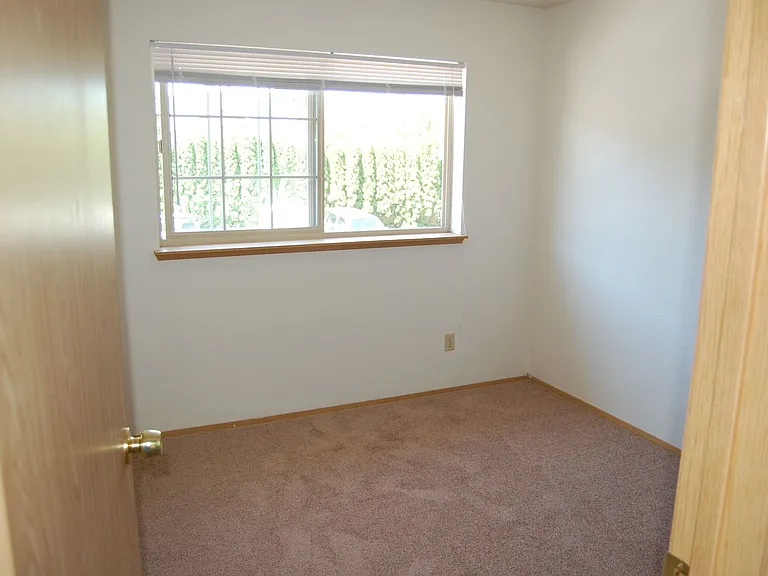 3400 NE 66th Ave — Photo 7