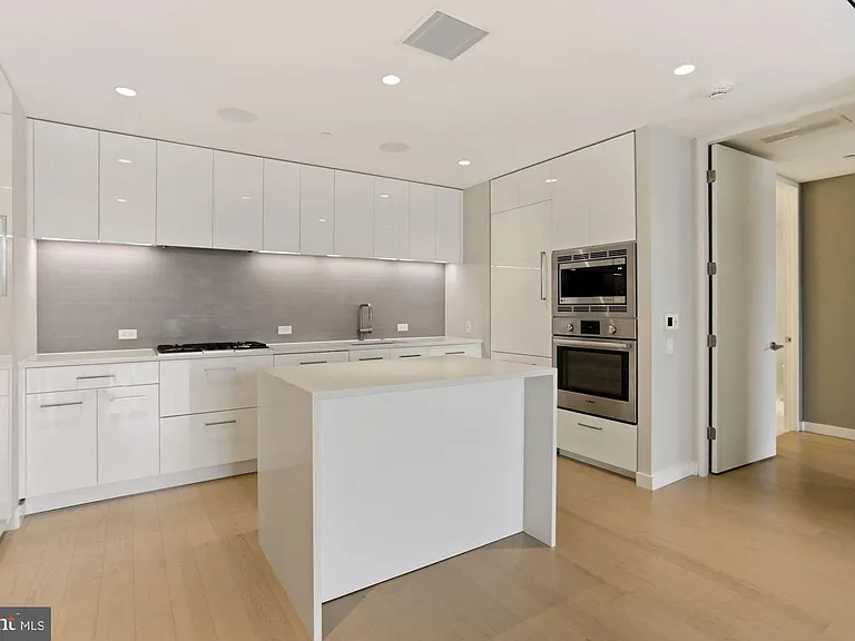 1111 24th St NW #85 — Photo 3
