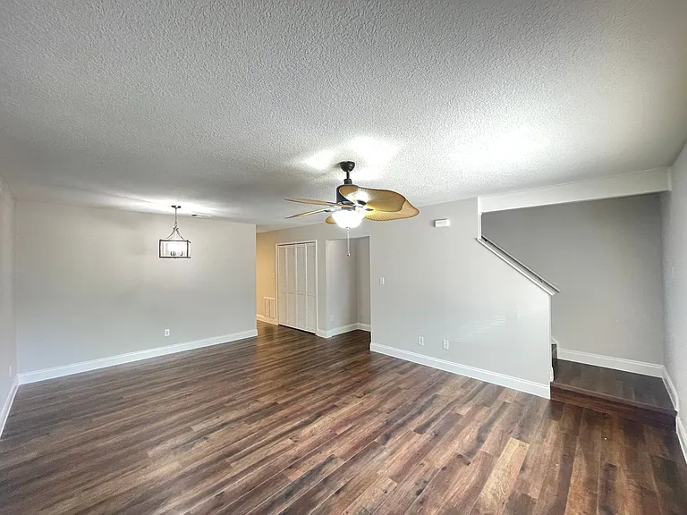 7800 Fernbrook Way — Photo 2