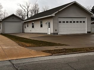 273 28th Ave SW, Cedar Rapids, IA 52404