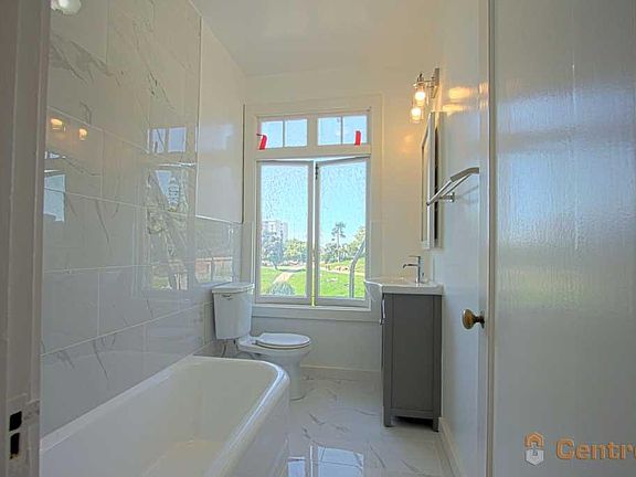 2nd image of 2101 Sacramento St #41