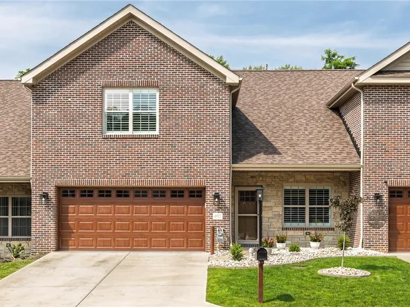 402 Chambers Dr, Washington, PA 15301