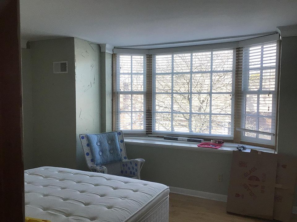 2nd image of 15112 Kercheval St