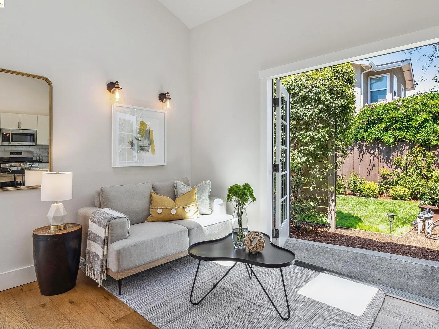 521 Victoria Ct — Photo 4