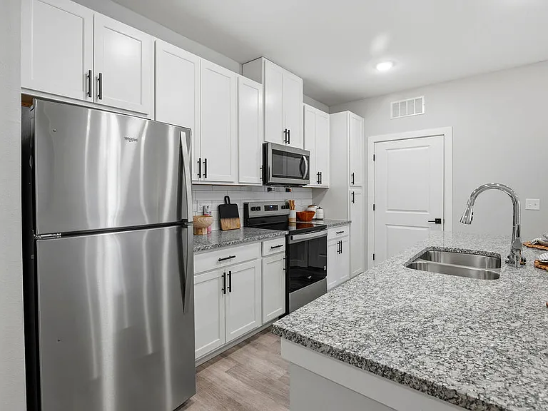 Zephyr Apartments — Photo 15