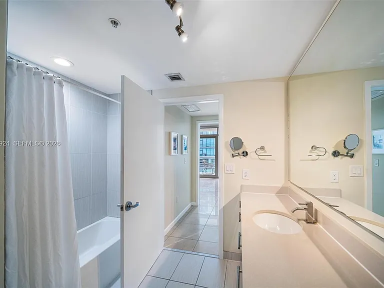 3250 NE 1st Ave #916 — Photo 26