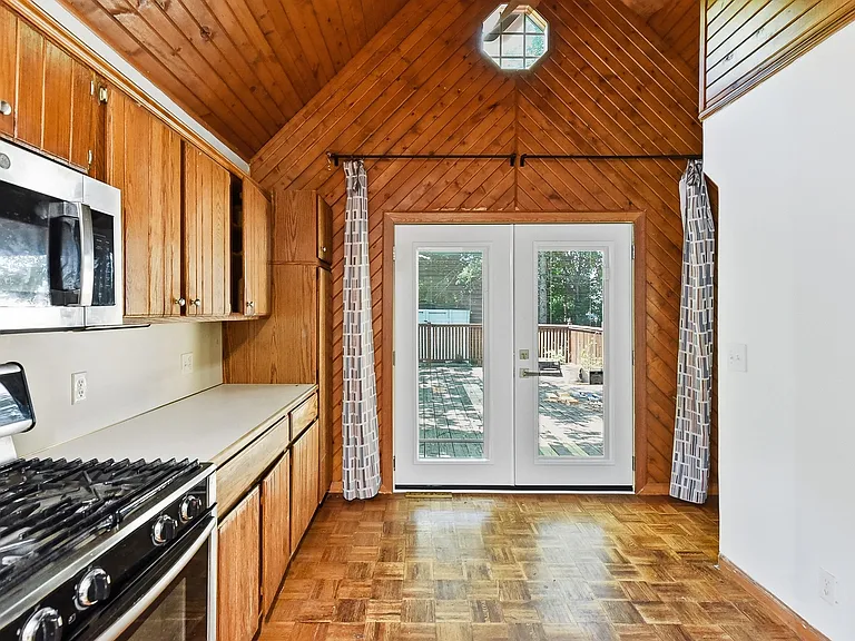 5227 Rees St — Photo 4