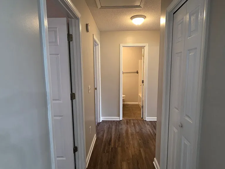 304 Woodbury Ln — Photo 12