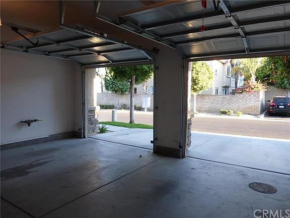 2-CAR GARAGE