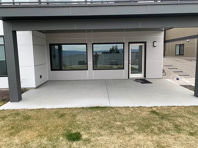 Astoria Dr — Photo 11