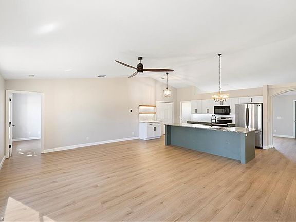 4th image of 3220 24th AVE NE