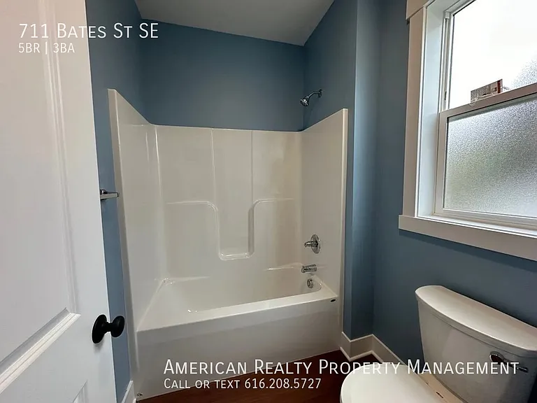 711 Bates St SE — Photo 15