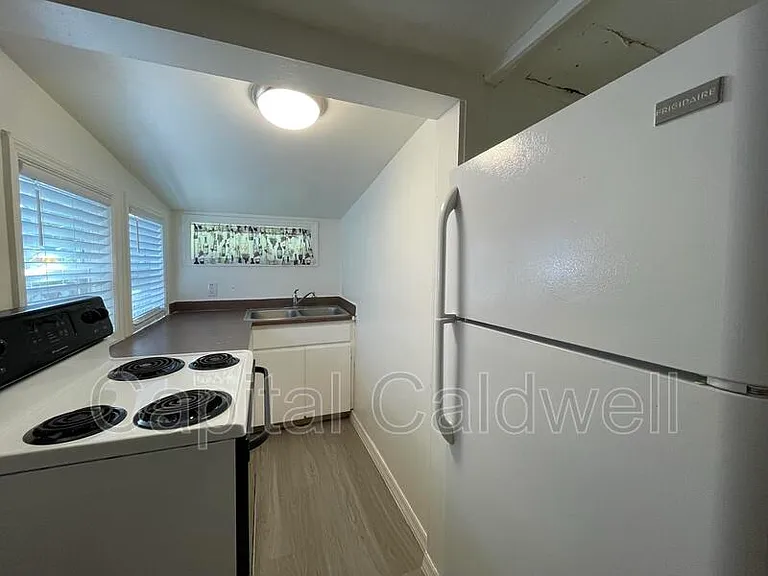 4104 N Ola Ave #4 — Photo 2