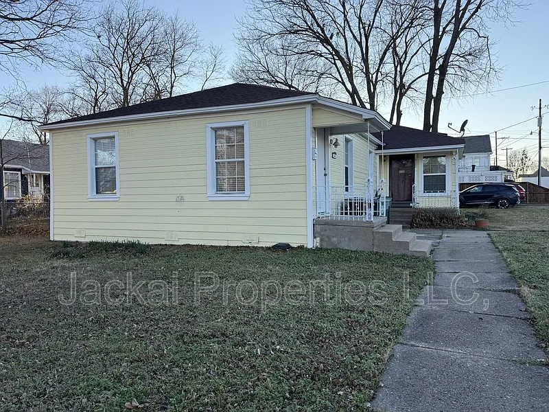 2 bed, 1.0 bath, 1100 sqft, $1,195 — Photo 2