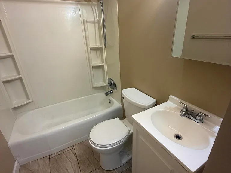 923 School Ave — Photo 12