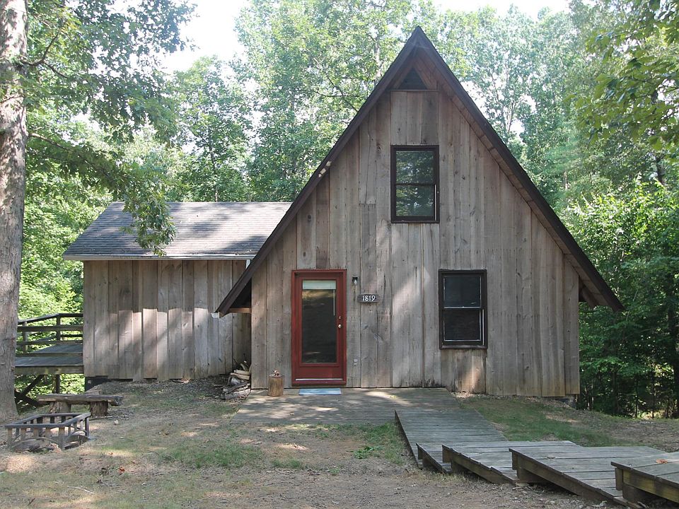 Front of house from road. See stairs.