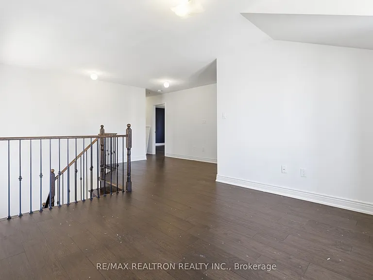 214 Irwin St — Photo 16