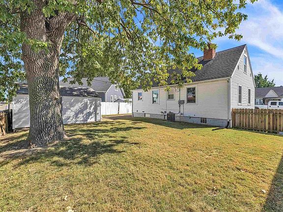 4th image of 23 Colonial Ct