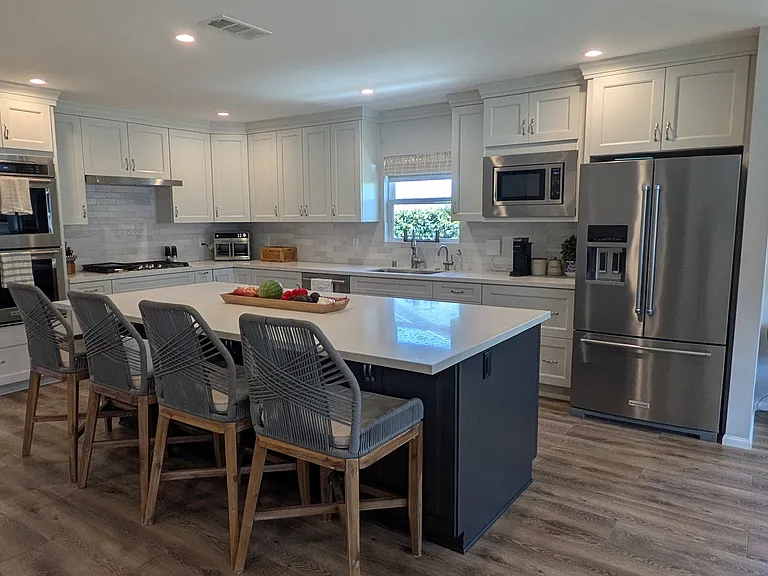 3041 Greenfield Ave — Photo 5