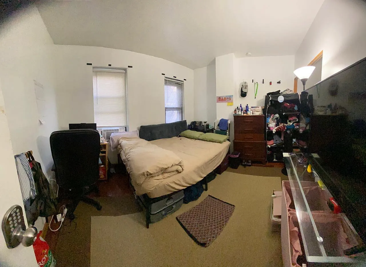 3 bed, 900 sqft, $3,300 — Photo 3
