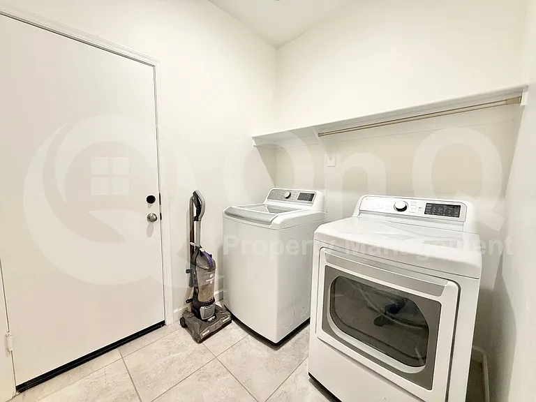 3246 W Sable Ave — Photo 25