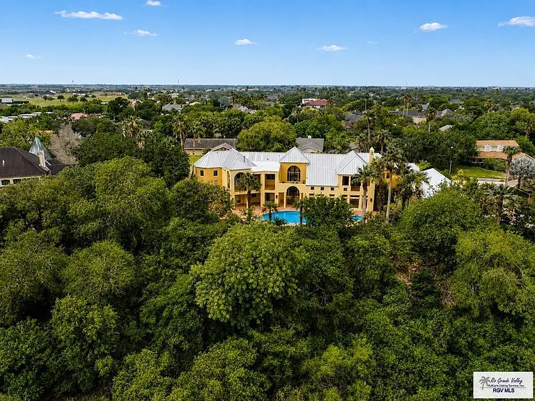 3201 Lazy Lake Dr — Photo 48