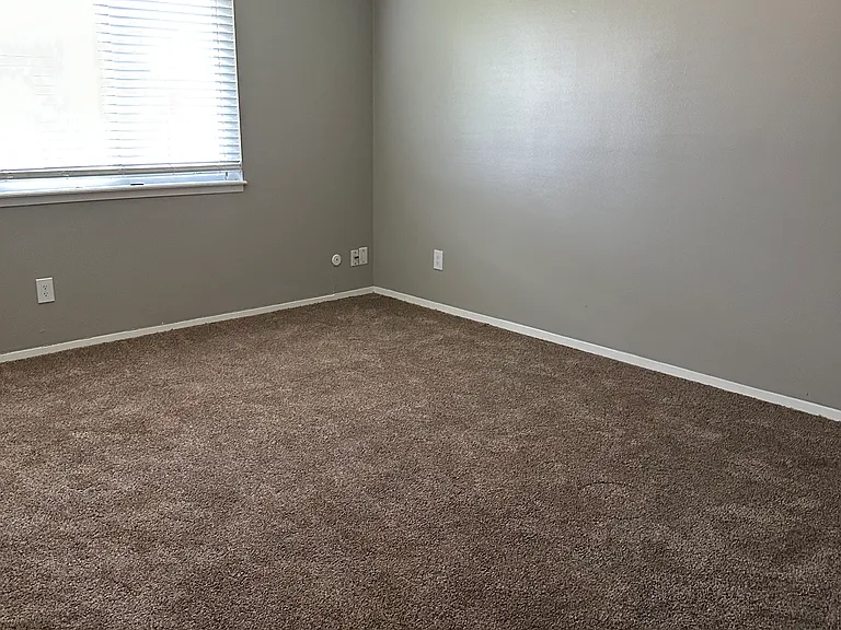 2363 S White Oak Dr — Photo 8