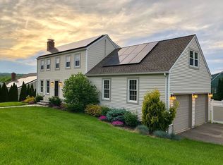 6 Valley Dr, Middletown, CT 06457